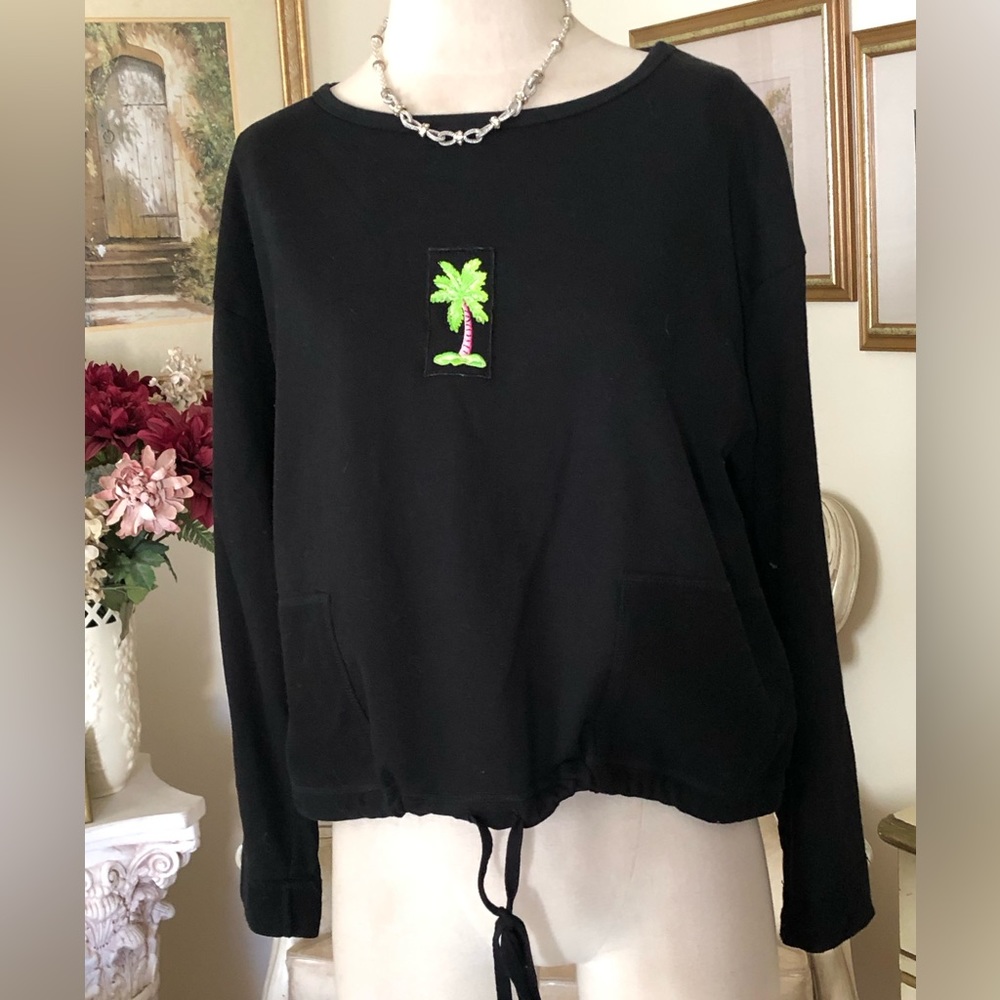 Knit Chic excellent condition palm tree logo top size M. C:1508. 6/8/26